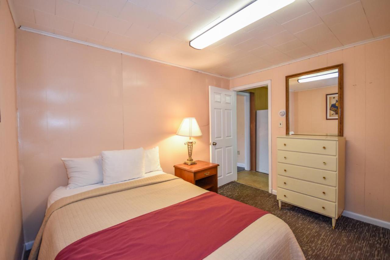 Monticello Inn- Framingham/ Boston